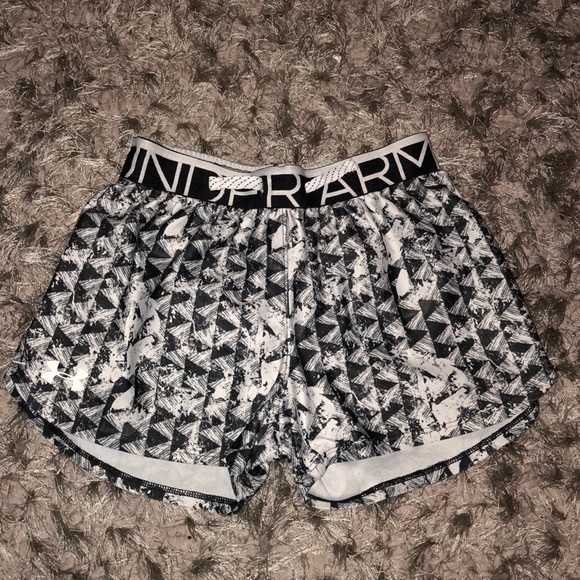 Youth Under Armour shorts - Picture 2 of 4